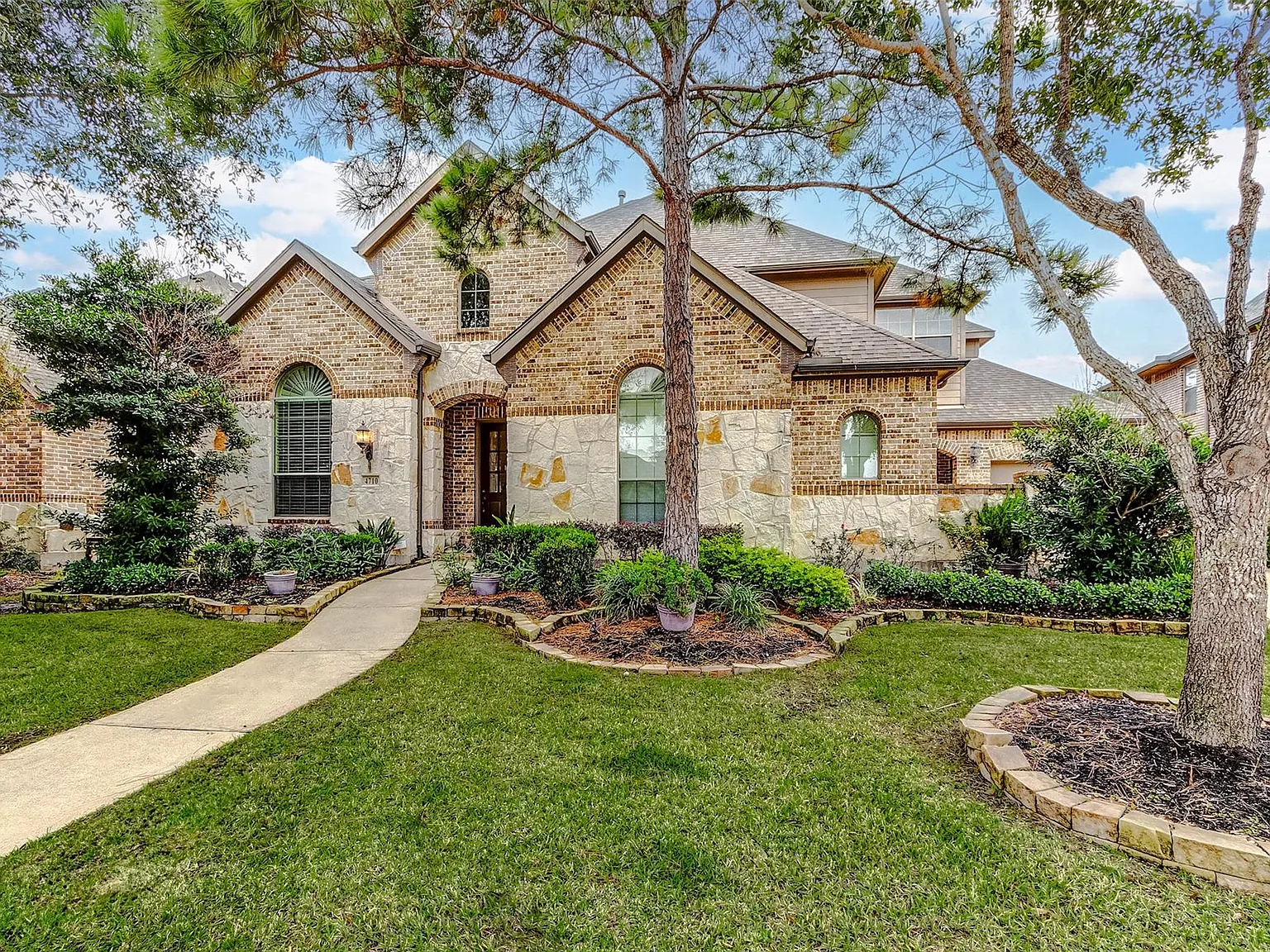 5 bed, 6.0 bath, 4135 sqft, $4,500 — Photo 2