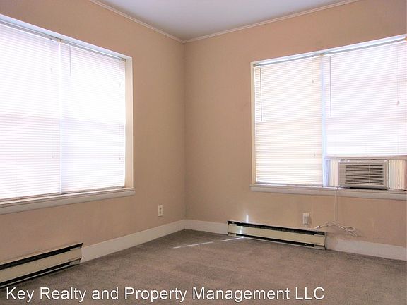 3rd image of 3400 N Robinson Ave APT 6
