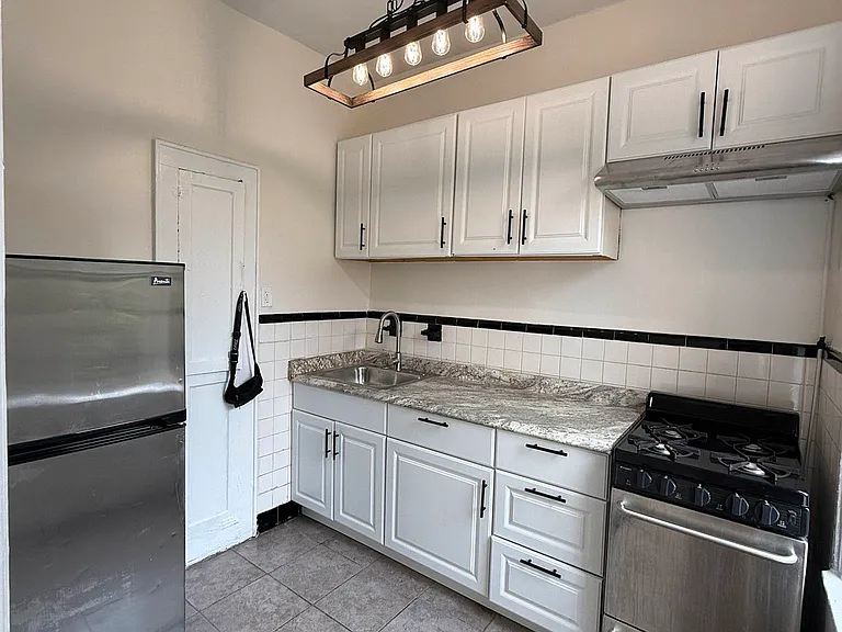 289 Stanhope St #2 — Photo 3
