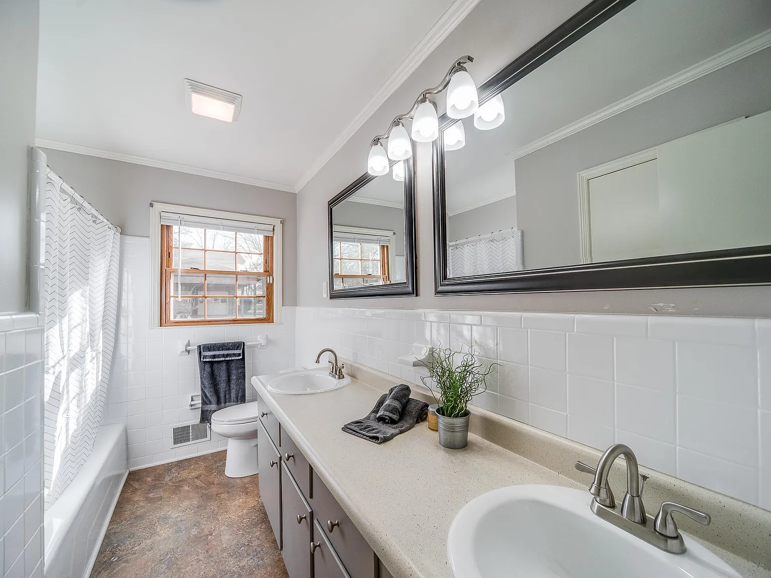 4 bed, 2.0 bath, 1906 sqft, $815 — Photo 3