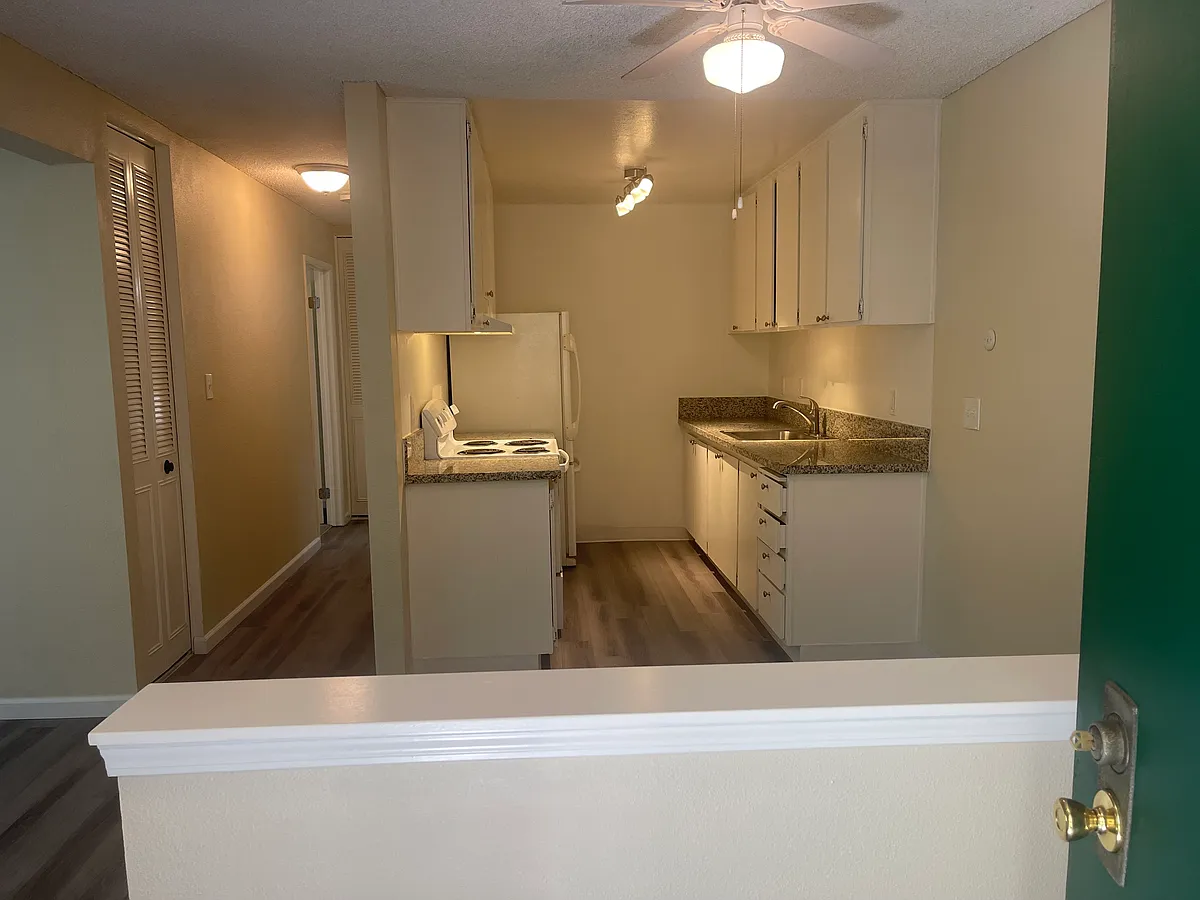 Building Photo - 1243 Morse Ave #15