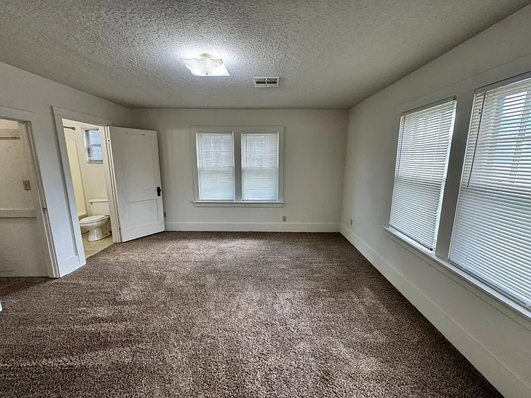 1607 S Jenkins Ave — Photo 3