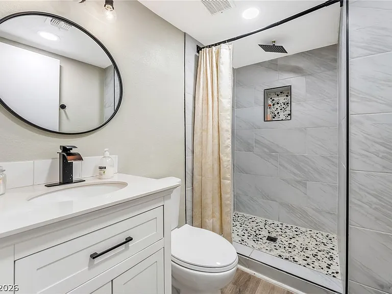 900 Willow Tree Dr #C — Photo 25