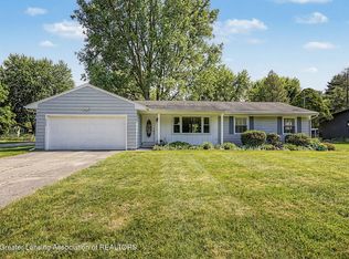 4039 N Pine Dell Dr, Lansing, MI 48911