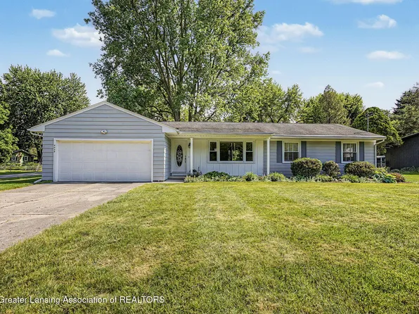 4039 N Pine Dell Dr, Lansing, MI 48911
