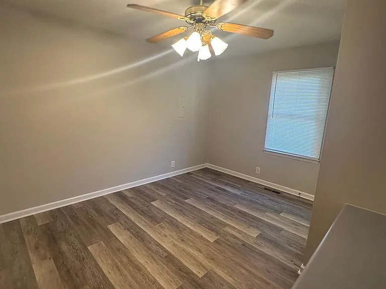 1130 Sloan St — Photo 18