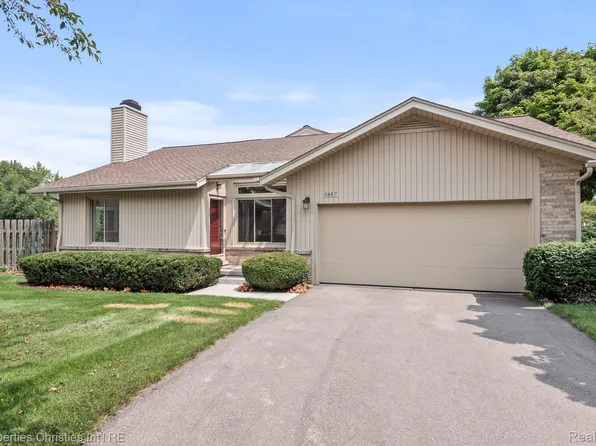 1857 Hunters Ln, Lake Orion, MI 48360