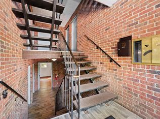 $900 Special Through the End of October...Beautiful 1 Bedroom Apartment - Renovated - Great Locat..., Cincinnati, OH 45214