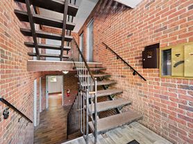 Beautiful 1 Bedroom Apartment - Renovated - Great Location, Quiet Neighborhood!