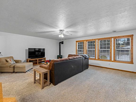 5th image of 1644 N Davis Ave #Q