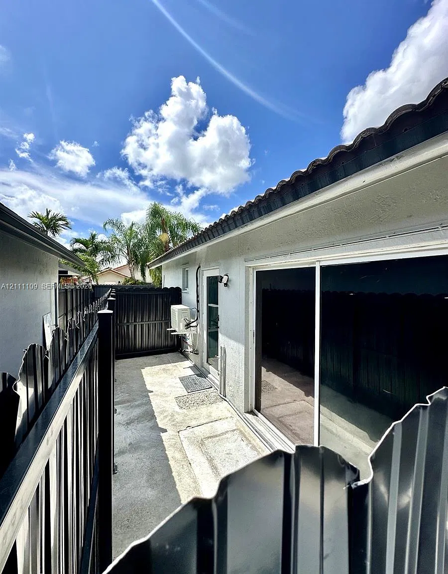 3 bed, 1236 sqft, $3,100 — Photo 4