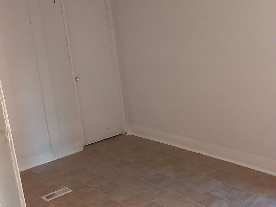 2nd image of 1669 Broadway