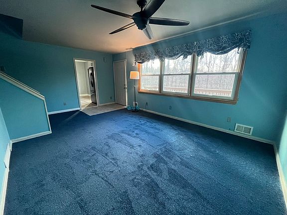 3rd image of 16 Barnett Rd W