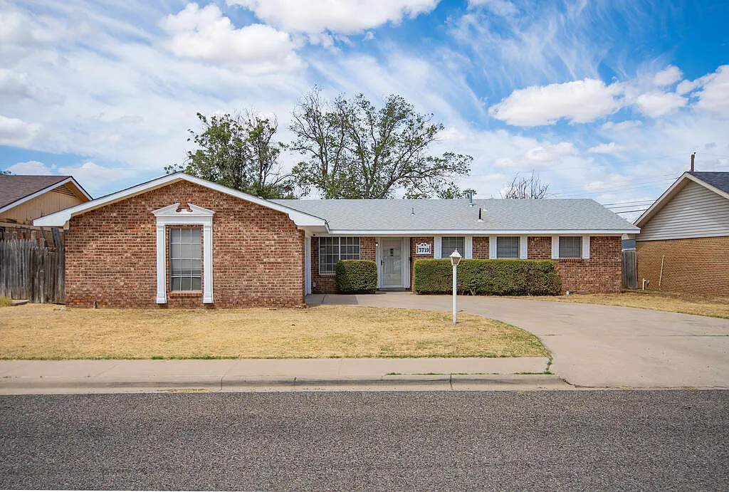 3 bed, 2.0 bath, 1622 sqft, $2,400 — Photo 3