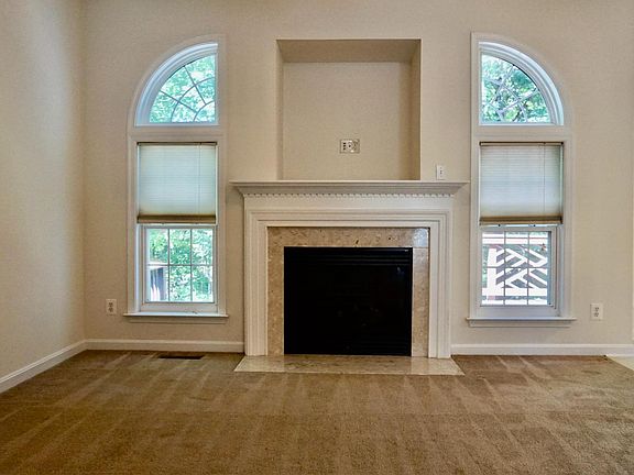 5th image of 4042 Timber Oak Trl