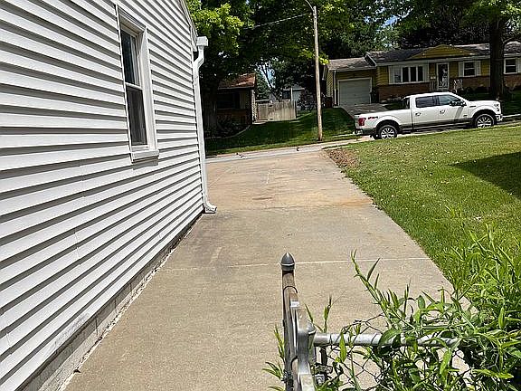 5th image of 2915 Betty St