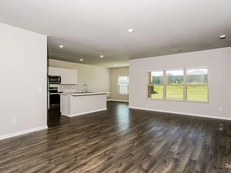 215 Tobin Ln — Photo 5
