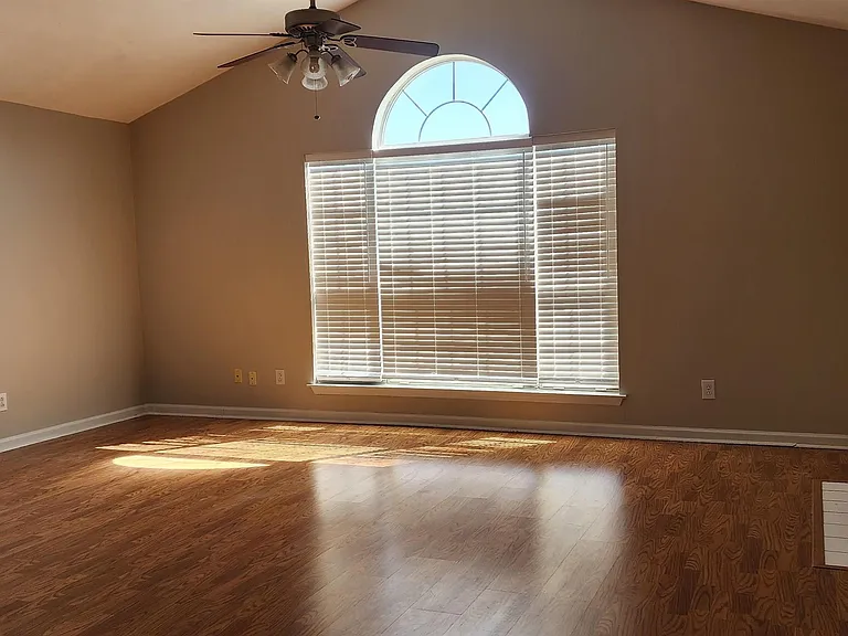349 Waters Edge Ln — Photo 2