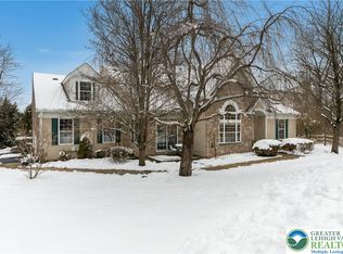 1895 Caryn Dr, Hellertown, PA 18055