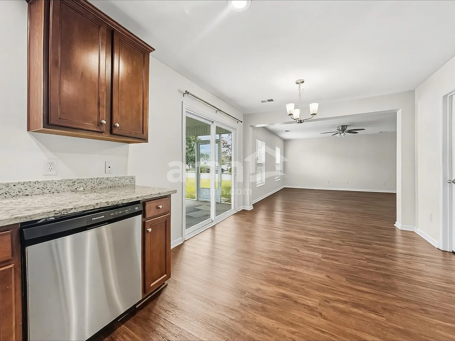 4 bed, 2.5 bath, 2358 sqft, $2,460 — Photo 4