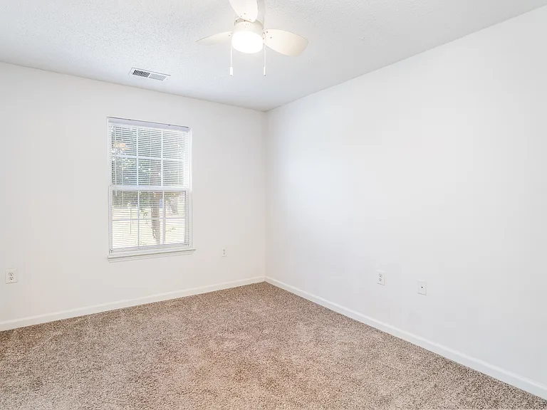 Reynolds Place Apartments — Photo 45
