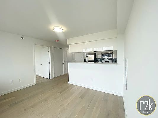 4th image of 28-16 21st St #603