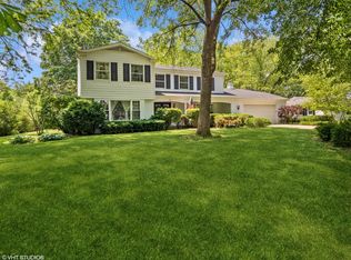 200 N Valley Rd, Barrington, IL 60010