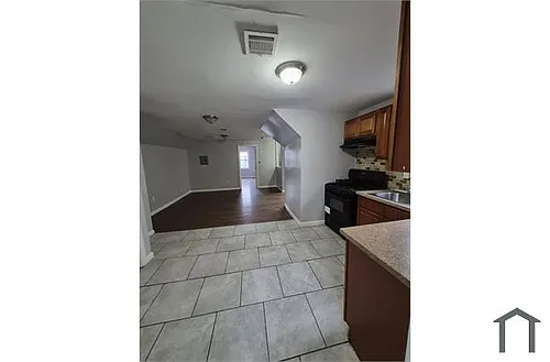 209 4th St Photo 1