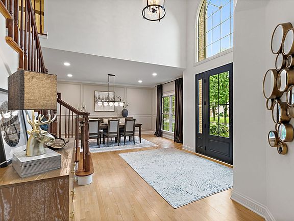 4th image of 651 Clover Dr