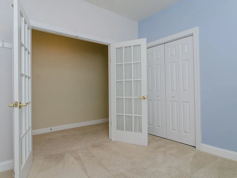204 Hilliard Ct — Photo 17