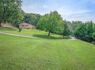 16 Hamburg Ln, Weaverville, NC 28787