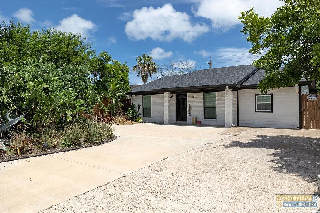 4 bed, 2.0 bath, 1000 sqft, $3,050 — Photo 1