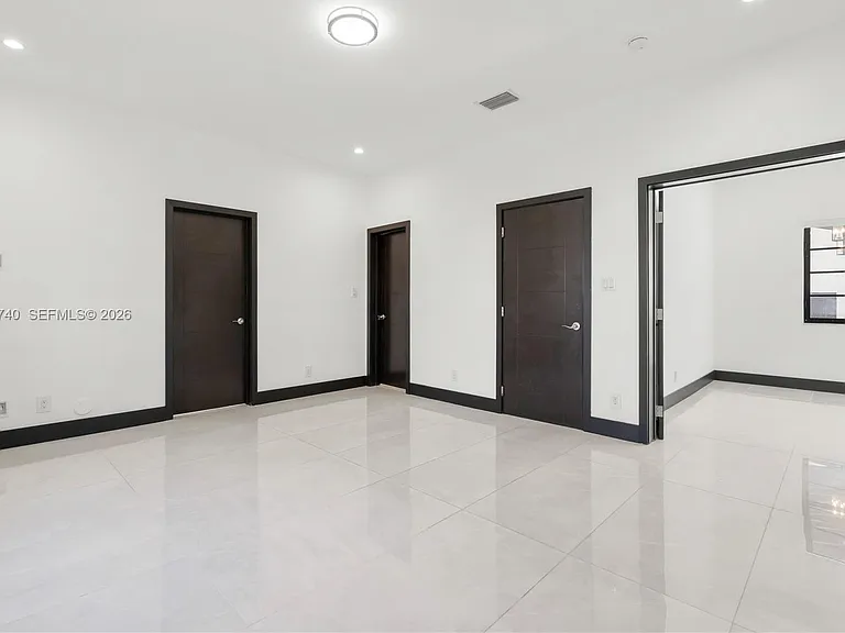 519 Alhambra Cir — Photo 35