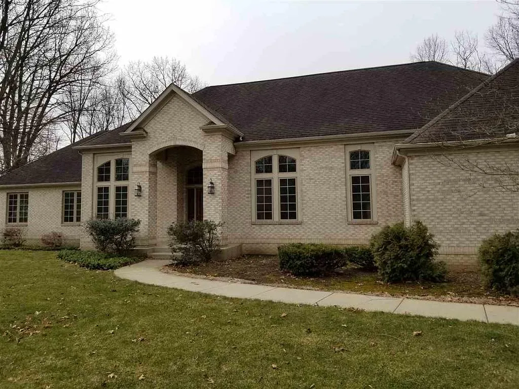 17042 Springwood Dr photo 1