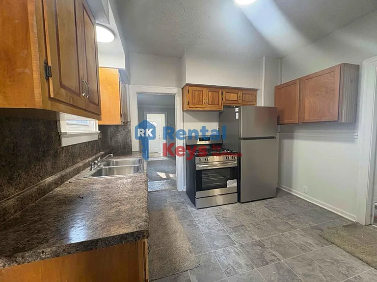 1418 Jackson Ave — Photo 9