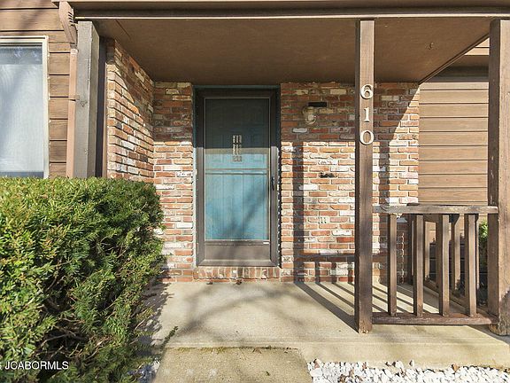 2nd image of 610 Woodlander Rd