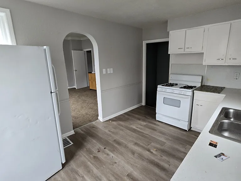 2334 Elm St — Photo 2