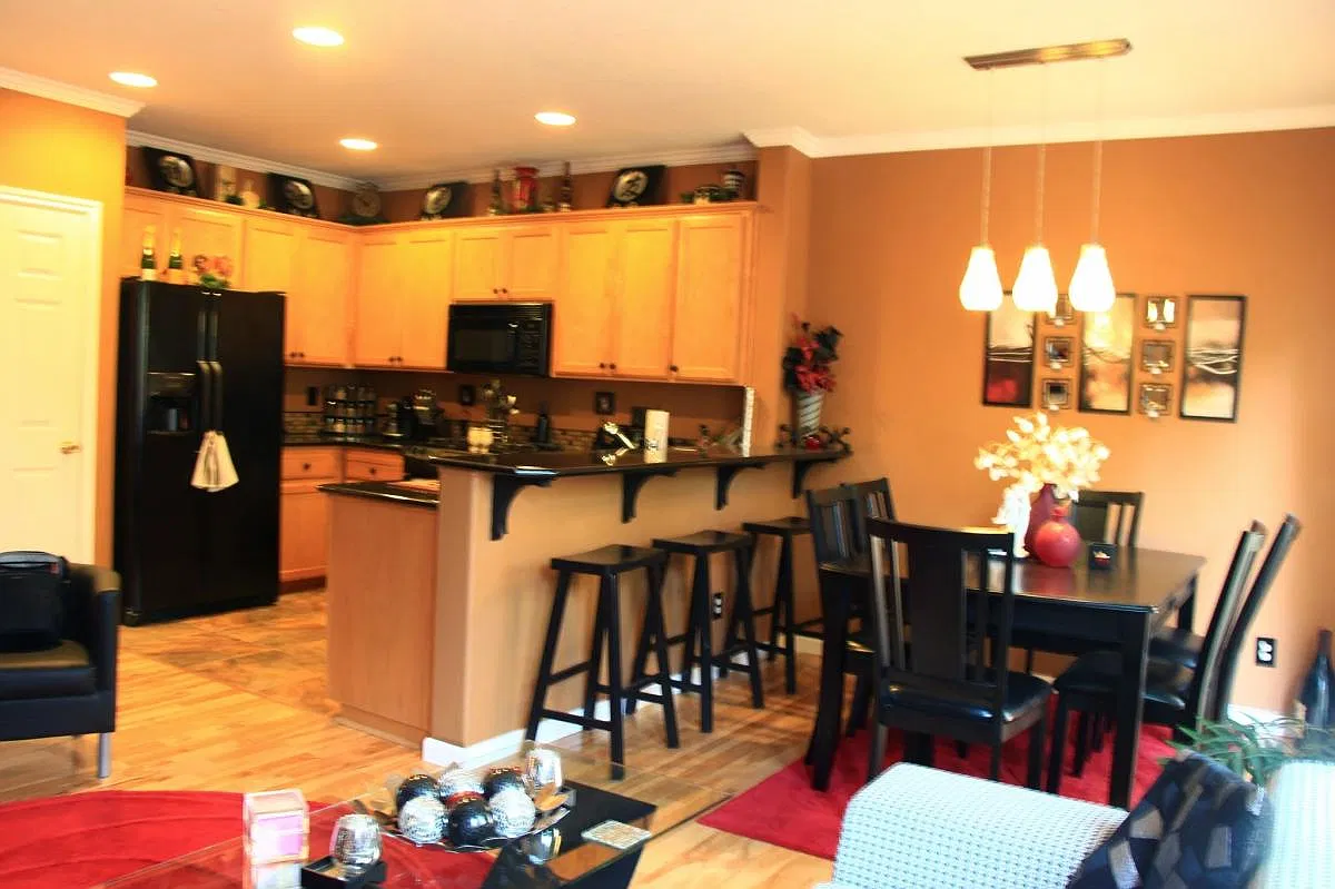 6546 NE Forest Lane — Photo 3