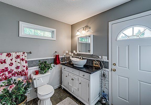 3rd image of 417 Lake Shore Dr