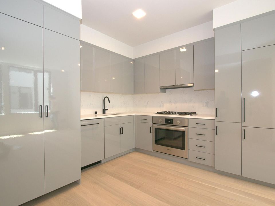 1st image of 901 Tennessee St #304
