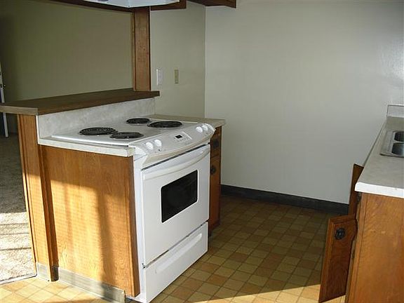 5th image of 5915 Woodruff Ave APT 4