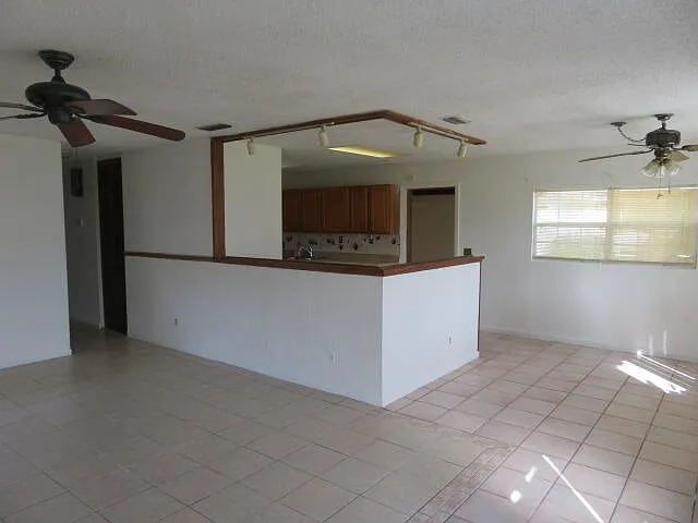 134 NW Peach St — Photo 3