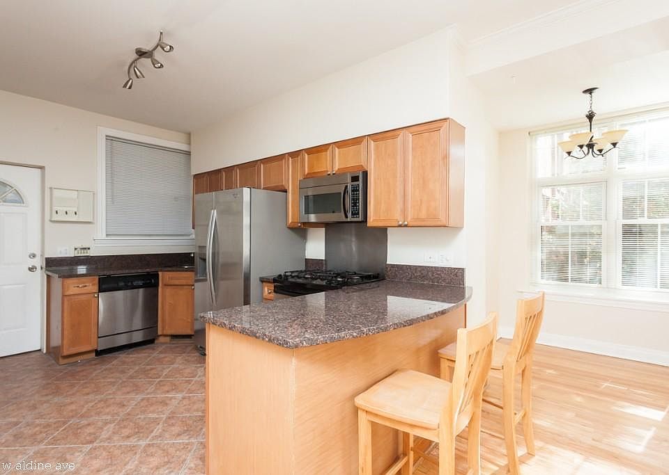 1st image of 650 W Aldine Ave #1015