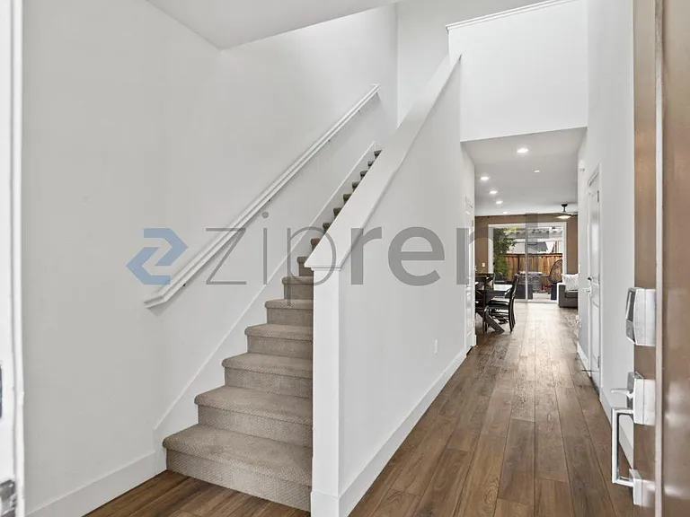 5996 Markham Dr — Photo 4
