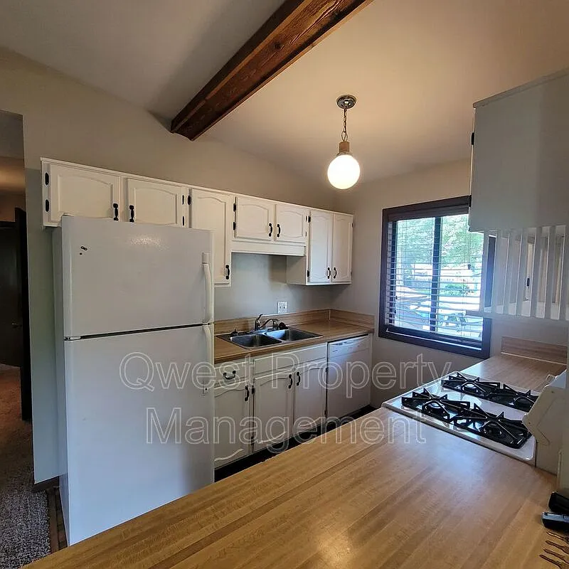4 bed, 2.0 bath, 1500 sqft, $1,995 — Photo 3