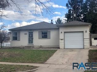 2813 E 19th St, Sioux Falls, SD 57103