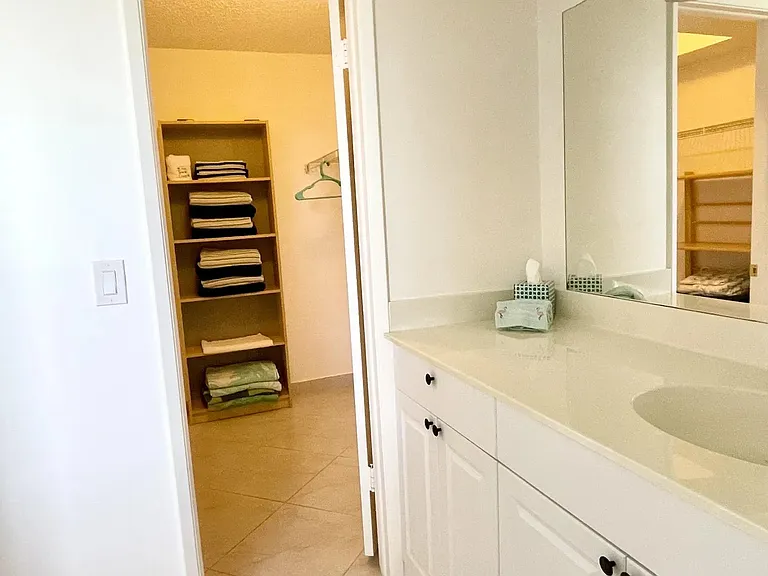 2455 Lindell Blvd — Photo 19
