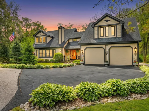 8019 Wonder View Dr, Wonder Lake, IL 60097
