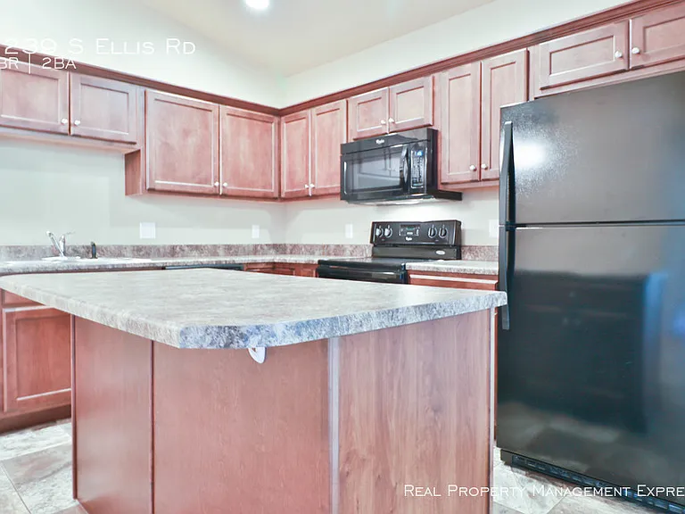 2239 Ellis Kitchen_03052020