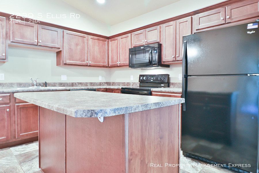 2239 Ellis Kitchen_03052020
